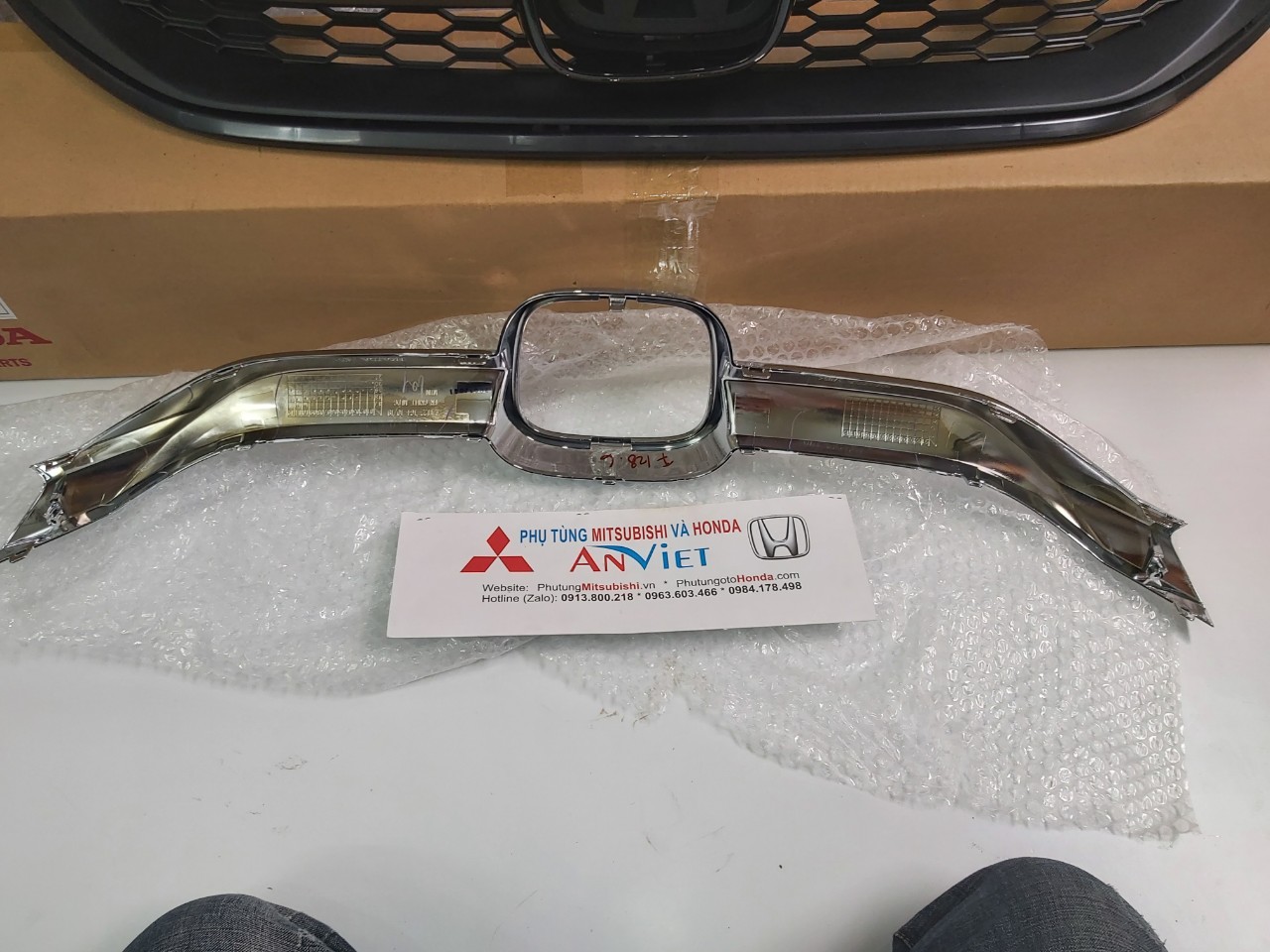 Mặt ca lăng xe Honda Brio 